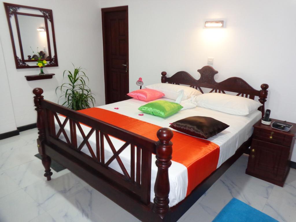 Hotel Italia Амбалангода Номер фото