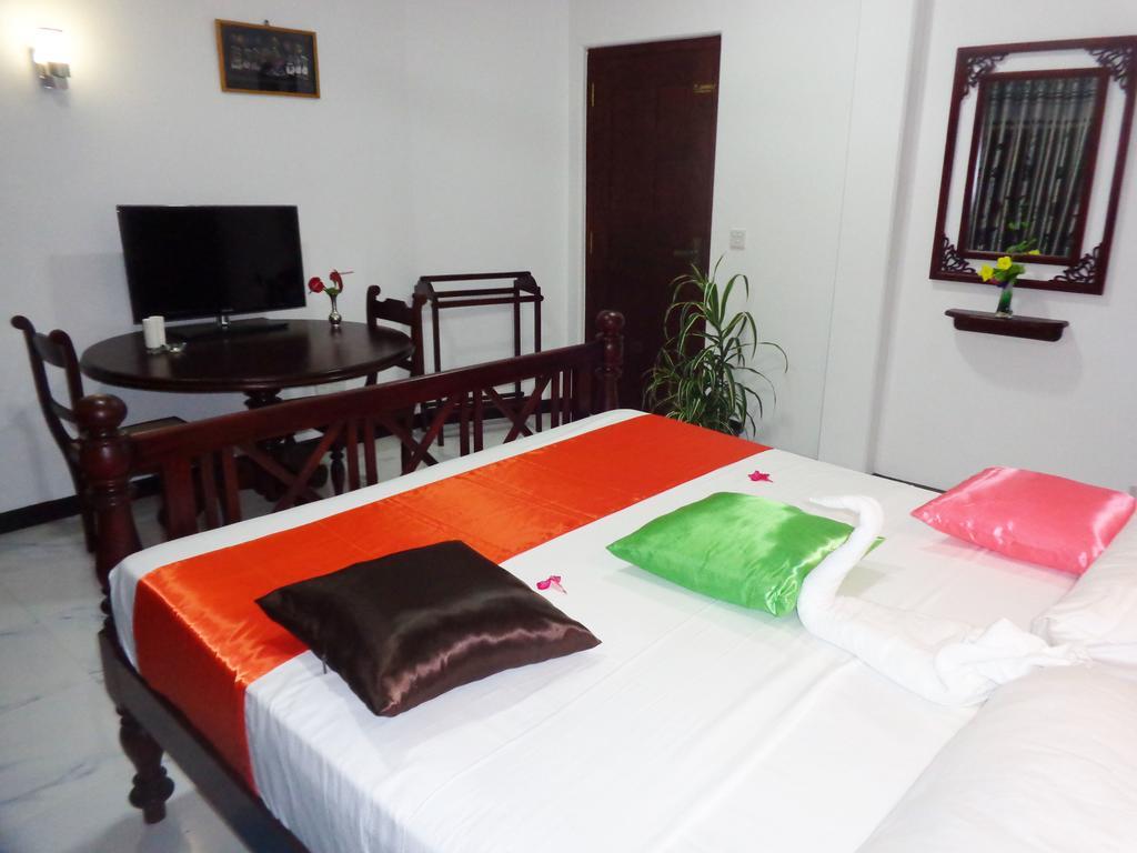 Hotel Italia Амбалангода Экстерьер фото